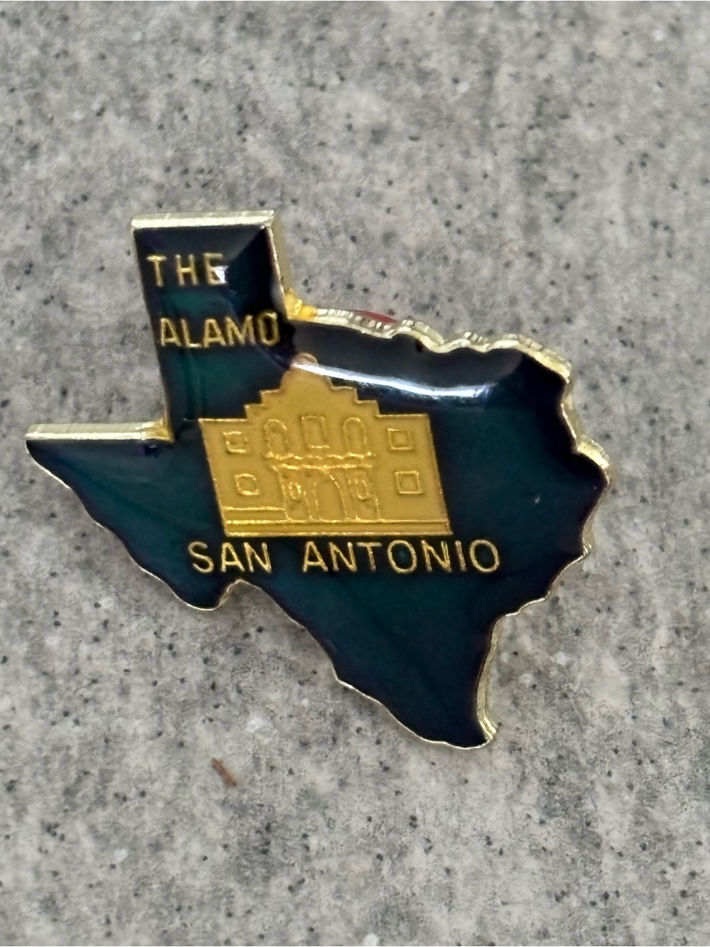 Vintage 1970s The Alamo San Antonio Texas State Pin Goldtone Travel Souvenir